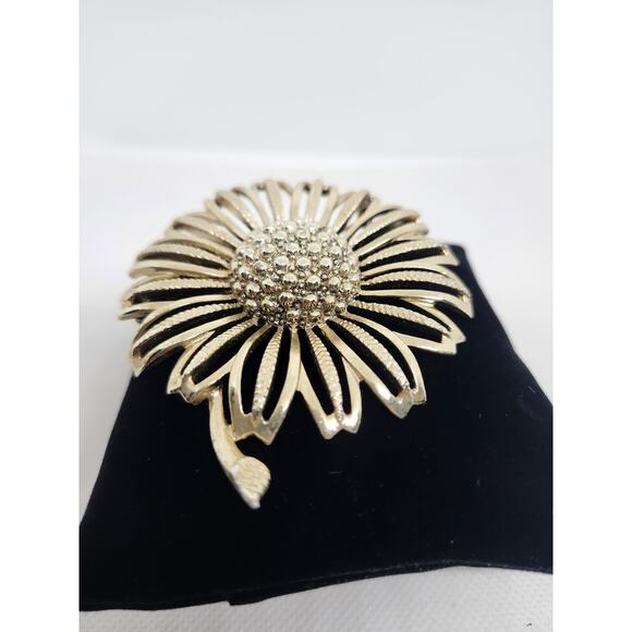 Vintage Sarah Coventry Daisy Mae 1960's Gold Tone Sunflower Brooch - Picture 3 of 8